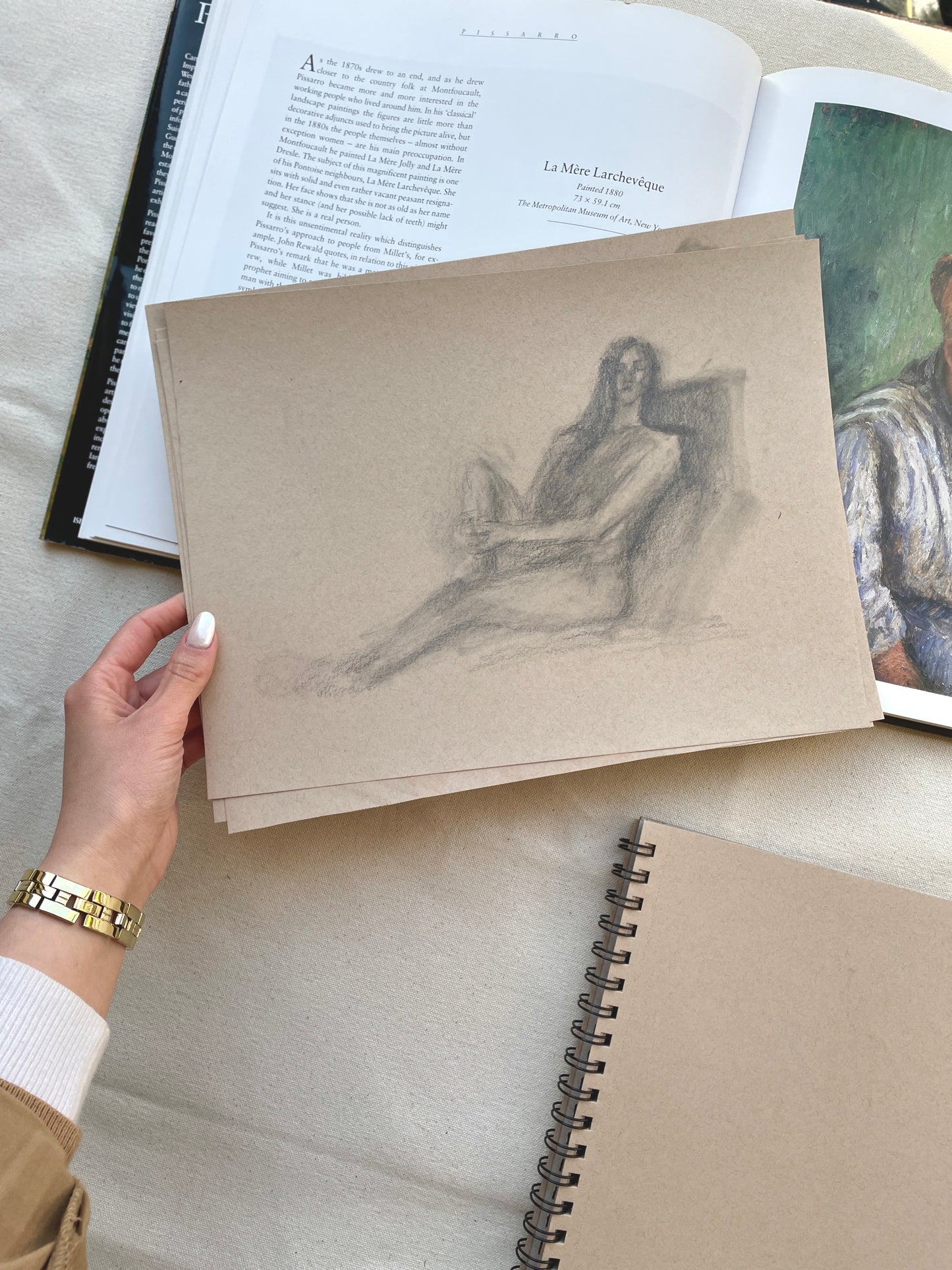 Figure drawing of a woman in minimalist style